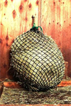 HANDY HAY NET MEDIUM 1.5^ HOLE (4-6 FLAKES)